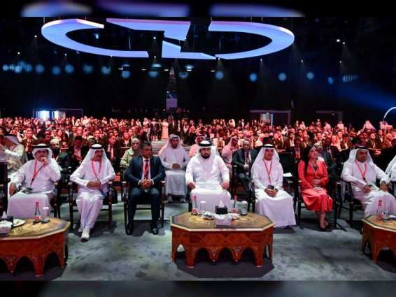 Ahmed bin Mohammed attends inauguration of Dubai Business Forum
