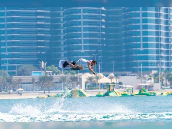بطولة الإمارات للتزلج على الماء تختتم فعالياتها غدا على كاسر الأمواج