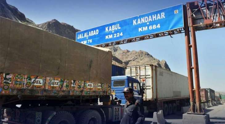 الحکومة المؤقتة تعلن توقیف التجارة عند المعابر الحدودية مع أفغانستان