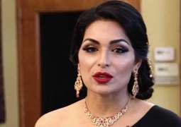 Meera robbed of diamond necklace, high-value watch