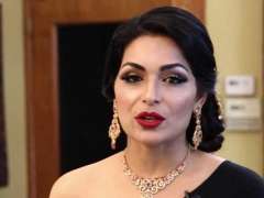 Meera robbed of diamond necklace, high-value watch