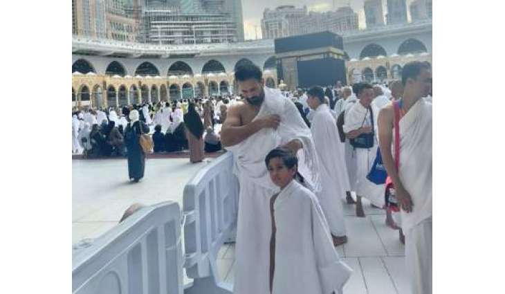 Irfan Pathan perofrms Umrah along with his son