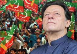 النتائج المبکرة للانتخابات تظھر تقدم موٴیدي عمران خان