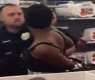 ضابط أمريكي يعتدي على امرأة ضربا  أثناء القبض عليها