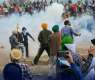 الشرطة الھندیة تستخدم الغاز المسیل للدموع ضد المزارعین
