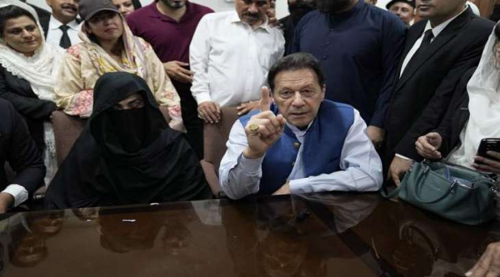 السجن بحق رئيس الوزراءالسابق عمران خان وزوجته بتهمة الزواج غير القانوني