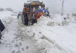 مقتل أربعین شخصا علي الأقل اثر الأمطار و سقوط الثلوج في البلاد