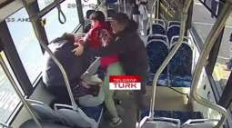 مسن مشلول یعترض للاعتداء ضربا داخل حافلة في ترکیا
