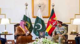 رئیس أرکان الجیش یبحث مع وزیر الدفاع السعودي العلاقات الثنائیة