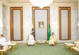 ولي العھد السعودي یستقبل رئیس الوزراء شھباز شریف خلال زیارته لبلادہ