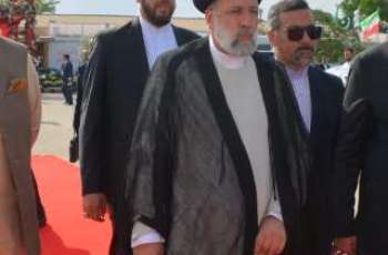 Iranian president arrives in Karachi