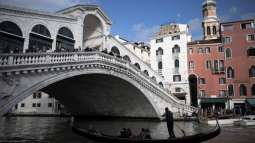 Tourism must change, mayor says as Venice launches entry fee