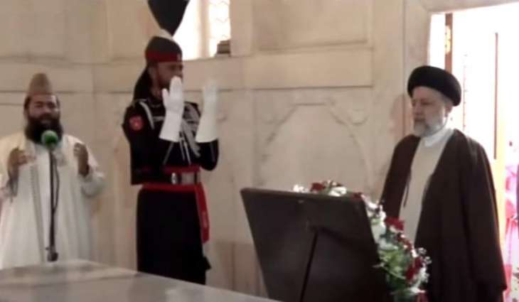 Iranian President visits Allama Iqbal’s mausoleum