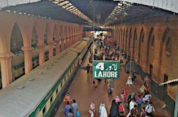 Pakistan Railways announces over 50pc cut in train fares