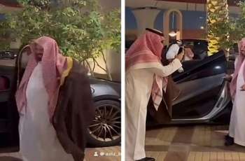 داعیة سعودي یثیر الجدل بسبب سیارته الریاضیة الفارھة