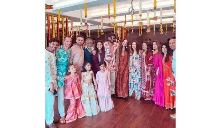 Sonakshi Sinha,  Zaheer Iqbal's mehndi function photos storm social media