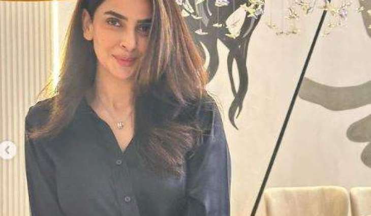 Saba Qamar mesmerizes fans with stunning black outfit