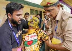 Kanpur Test: Hindu extremists  attack Bangladeshi fan