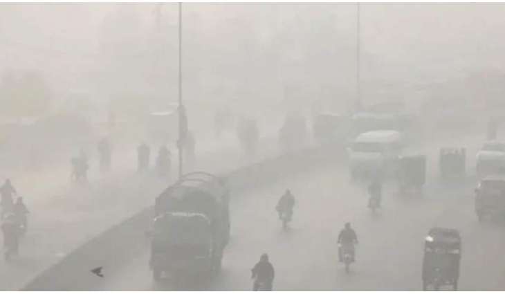 Punjab grapples with Smog as dense fog covers most parts of Sindh, KP