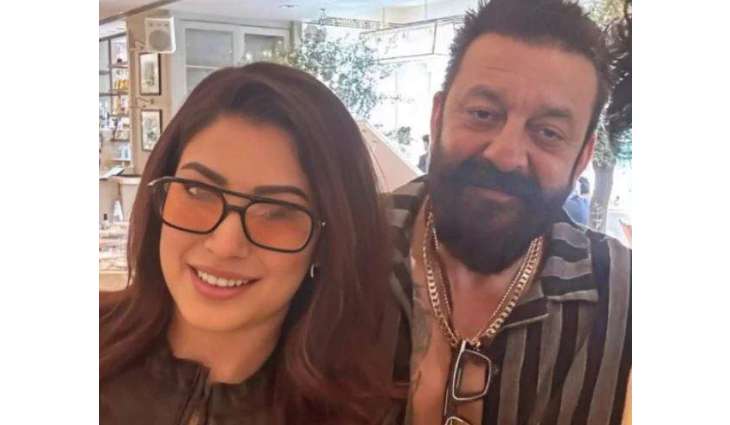 Mehwish Hayat, Sanjay Dutt’s selfie takes social media by storm