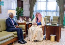 أمير منطقة الرياض يستقبل سفير الدومينيكان لدى المملكة