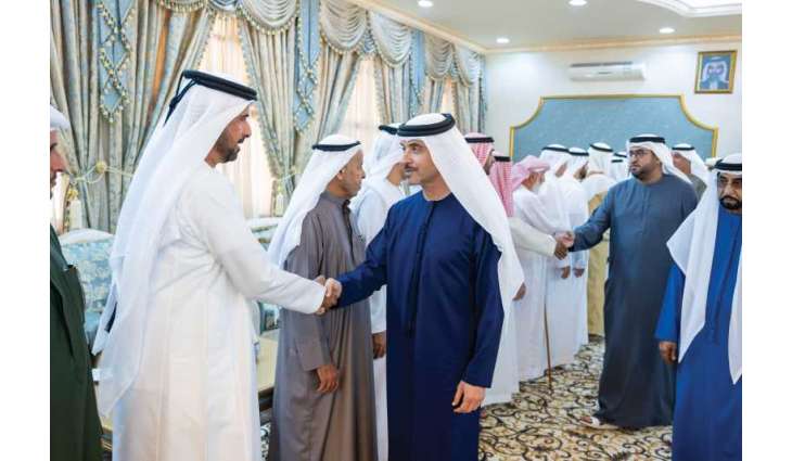 هزاع بن زايد يزور خلفان سلطان حضيرم الكتبي في مدينة العين