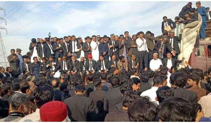 Lawyers end three-day sit-in in Hyderabad over case dispute