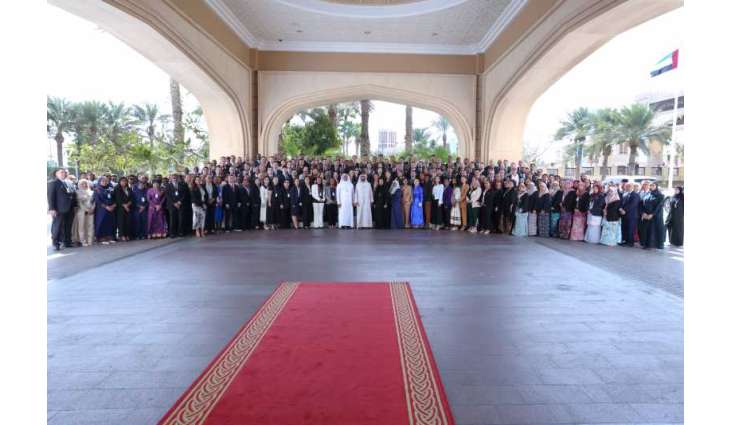 Mohammed bin Rashid attends graduation of 244 participants from 11 international government leadership programmes
