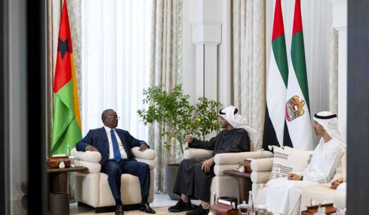 Presidents of UAE, Guinea-Bissau discuss bilateral relations, exchange honours