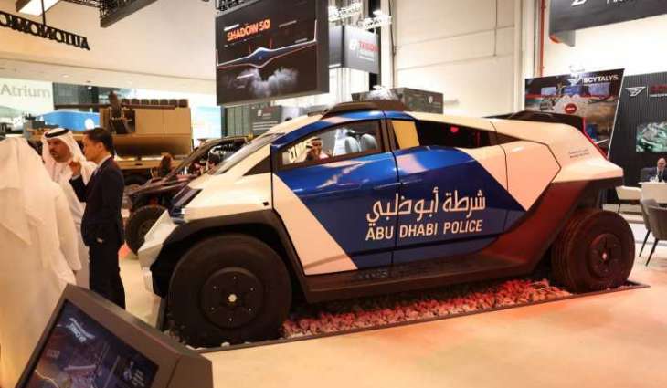 شرطة أبوظبي تعرض مركبة الدورية المستقبلية ذاتية القيادة و آلية نمر  خلال 