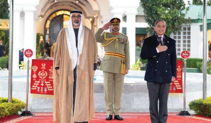 ولي عهد أبوظبي ورئيس وزراء باكستان يبحثان سُبل تعزيز العلاقات الثنائية ويشهدان توقيع اتفاقيات تعاون بين البلدين