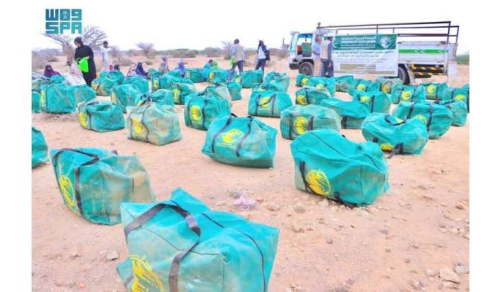 مركز الملك سلمان للإغاثة يوزّع 500 حقيبة إيوائية في مدينة هرجيسا بالصومال