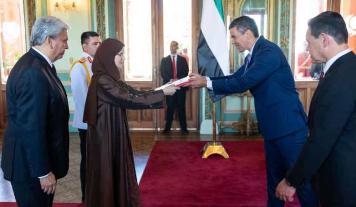 سفيرة الدولة تقدم أوراق اعتمادها إلى رئيس الباراغواي