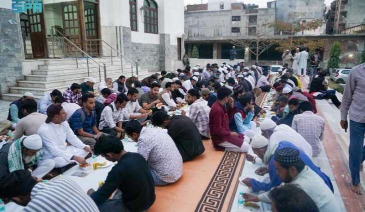 وزارة الشؤون الإسلامية تنفذ برنامج خادم الحرمين الشريفين لتفطير الصائمين في الهند والدول المجاورة