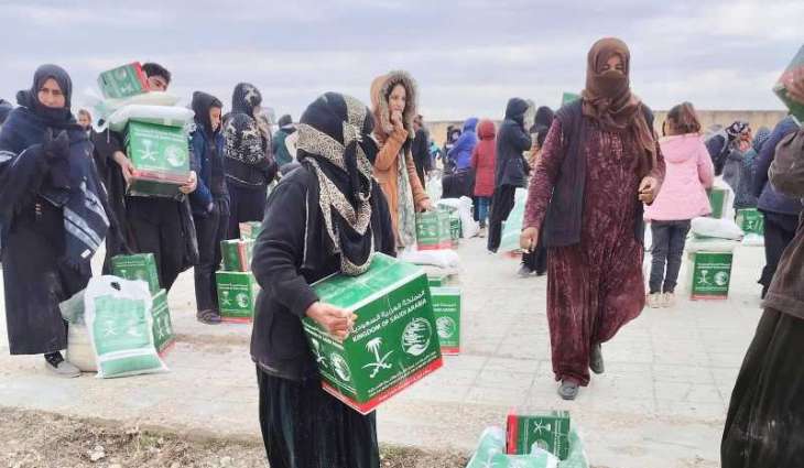 مركز الملك سلمان للإغاثة يوزّع 1.699 سلة غذائية و1.699 حقيبة صحية في مدينة تل أبيض بمحافظة الرقة