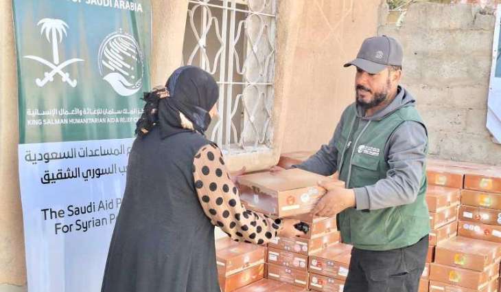 مركز الملك سلمان للإغاثة يوزّع 4.661 كرتونًا من التمور في مدينة دير الزور بسوريا