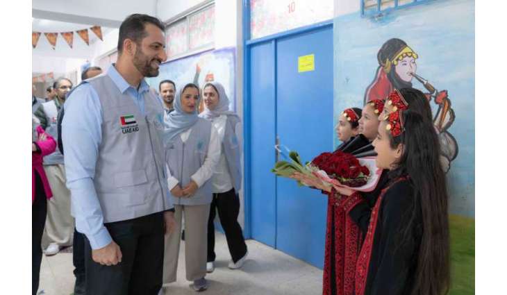 سلطان بن أحمد القاسمي يزور مخيم ماركا للاجئين ومؤسسات إنسانية في الأردن