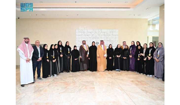 الأمير سعود بن جلوي يزور جامعة عفت