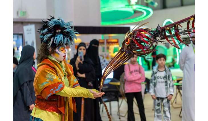 Giant bird puppet takes flight at SCRF 2025, dazzling young imaginations
