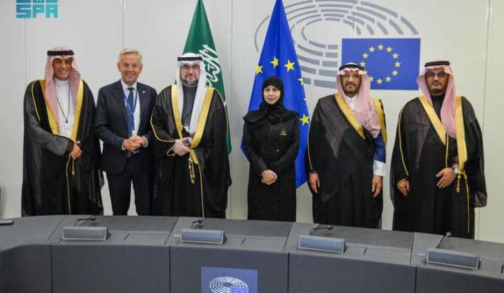 وفد أعضاء مجلس الشورى يعقد اجتماعًا مع أعضاء البرلمان الأوروبي