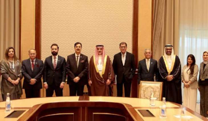 رئیس مجلس الشیوخ یوسف رضا جیلاني یجتمع برئیس مجلس النواب البحریني