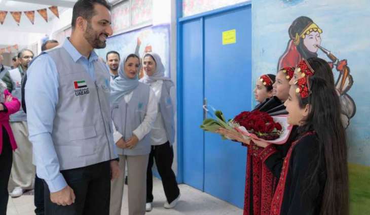 سلطان بن أحمد القاسمي يزور مخيم ماركا للاجئين ومؤسسات إنسانية في الأردن