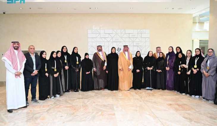 الأمير سعود بن جلوي يزور جامعة عفت