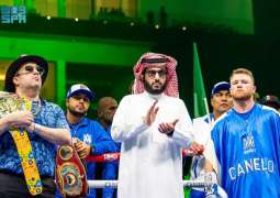 كانيلو ألفاريز يفوز ببطولة العالم بلا منازع للوزن المتوسط الفائق ضمن فعاليات موسم الرياض