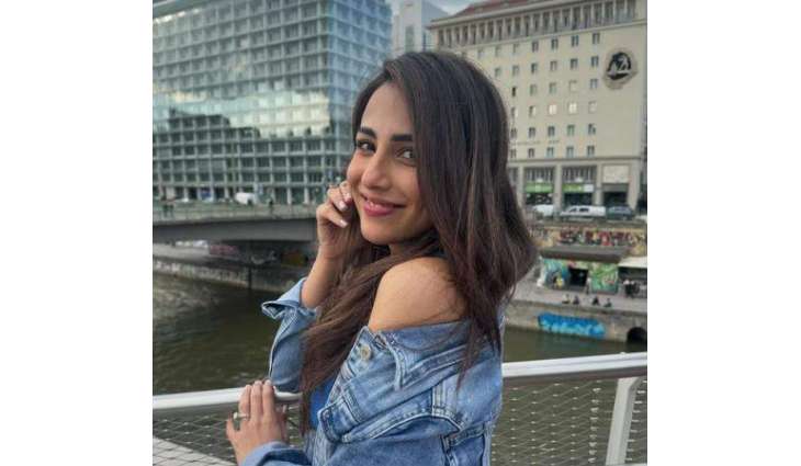 Ushna Shah responds to Indian govt’s childish, ridiculous move in witty manner