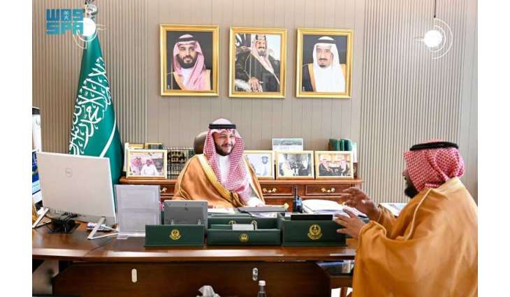 الأمير سعود بن نهار يلتقي أمين جائزة 