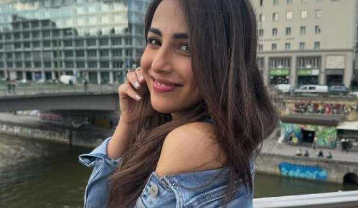 Ushna Shah responds to Indian govt’s childish, ridiculous move in witty manner