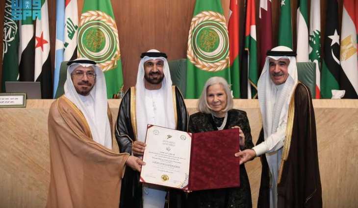 مجمع الملك سلمان العالمي للغة العربية يتسلم جائزة 