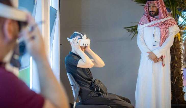 تقنية الواقع الافتراضي (VR) تنقل زوّار معرض 
