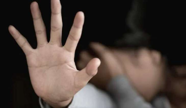 فتاة تتعرض للاغتصاب من قبل مھند سیارات في الیمن